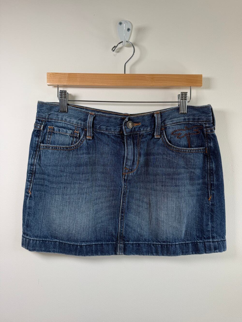 Old Navy Y2K Denim Mini Skirt Low Rise Dragonfly Embroidered Blue Womens 8 2000s